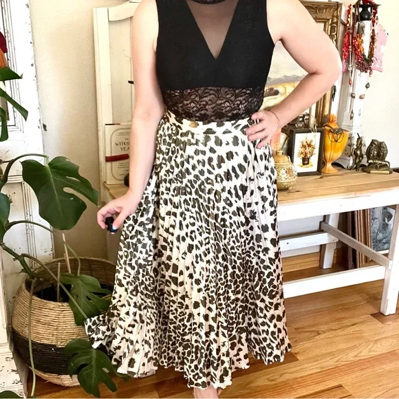 New! H&M Metallic Animal Print Pleated Midi Skirt Size 6 - Picture 5 of 7